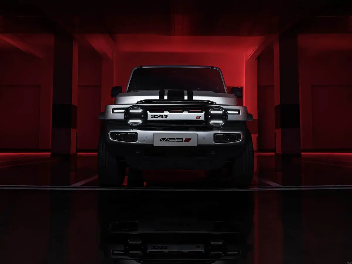 iCar V23 (Айкар V23) из Китая под заказ — Практичный кузов: распашная дверь, рейлинги и «Кибер»