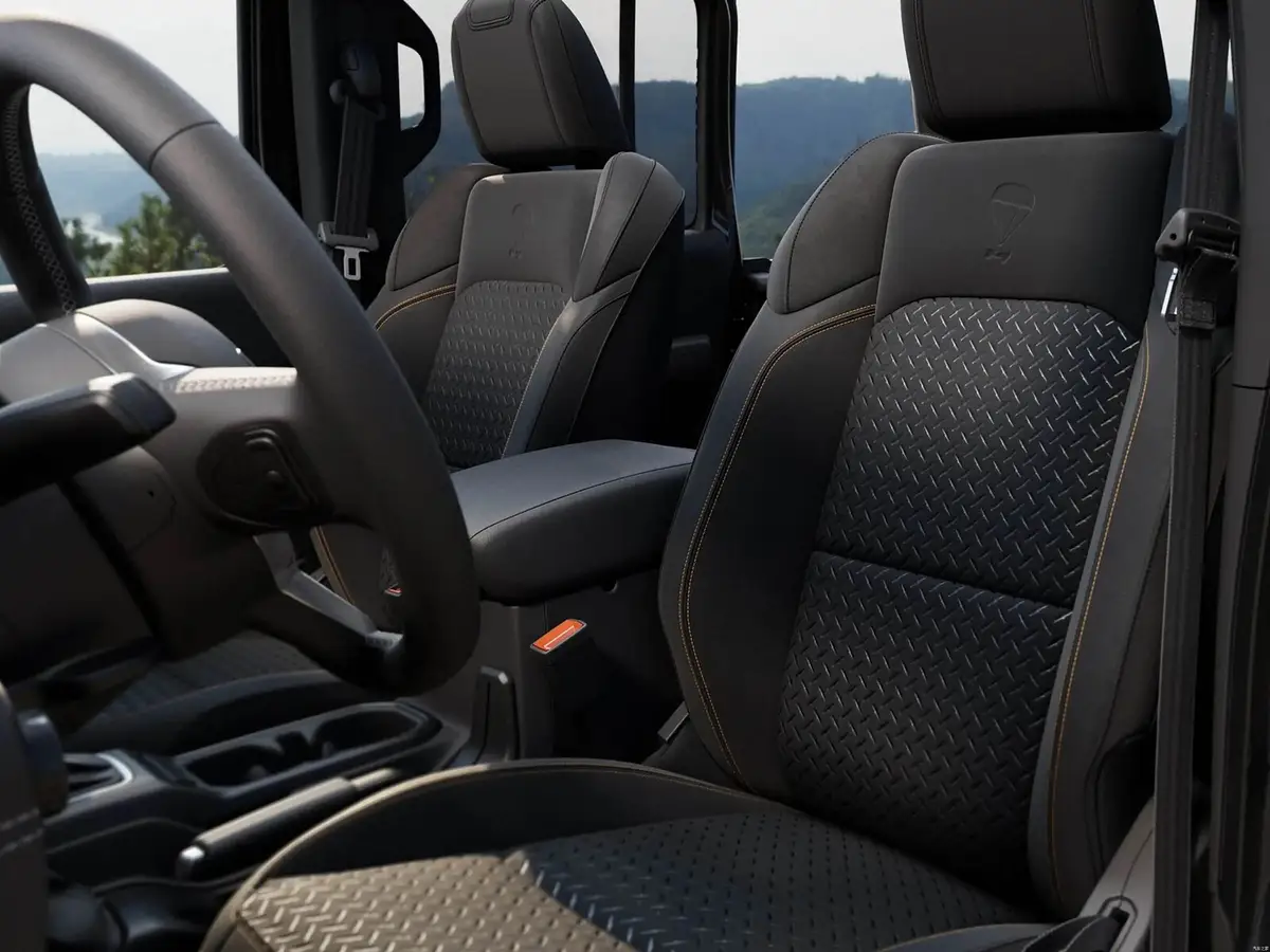 Jeep Wrangler (Джип Вранглер) из Китая под заказ — Обслуживание Jeep Wrangler в России: запчасти и ТО