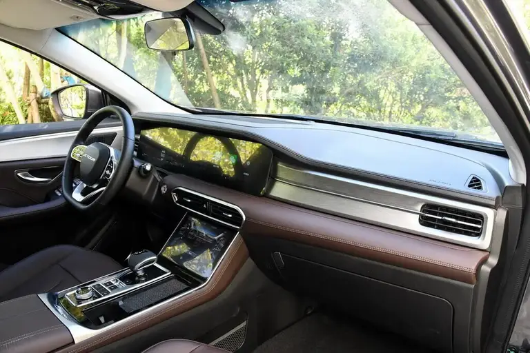 Jetour X90 Plus (Джетур X90 Plus) из Китая под заказ — панорамная крыша (интерьер)