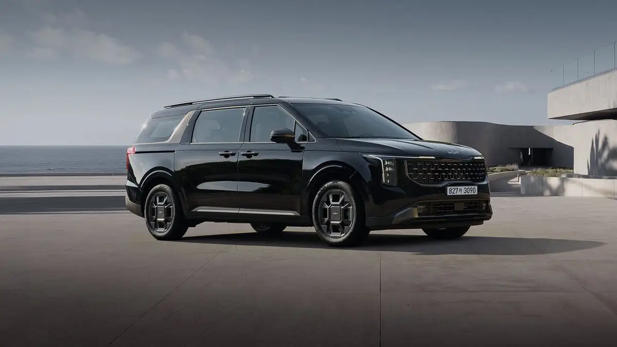 Kia Carnival (Киа Карнивал) из Кореи под заказ — вид спереди в три четверти