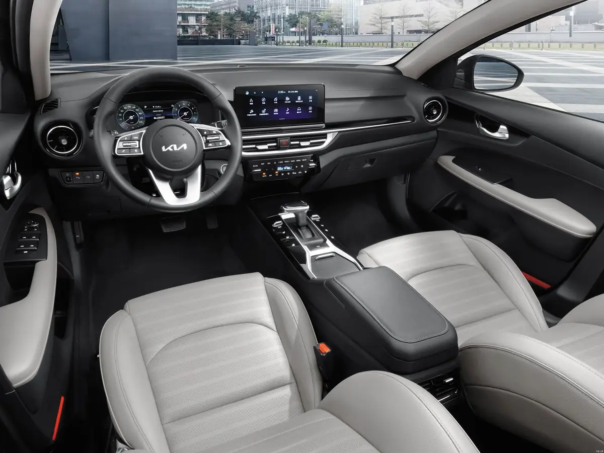 Kia K3 (Киа K3) из Китая под заказ — Салон K3 после рестайлинга
