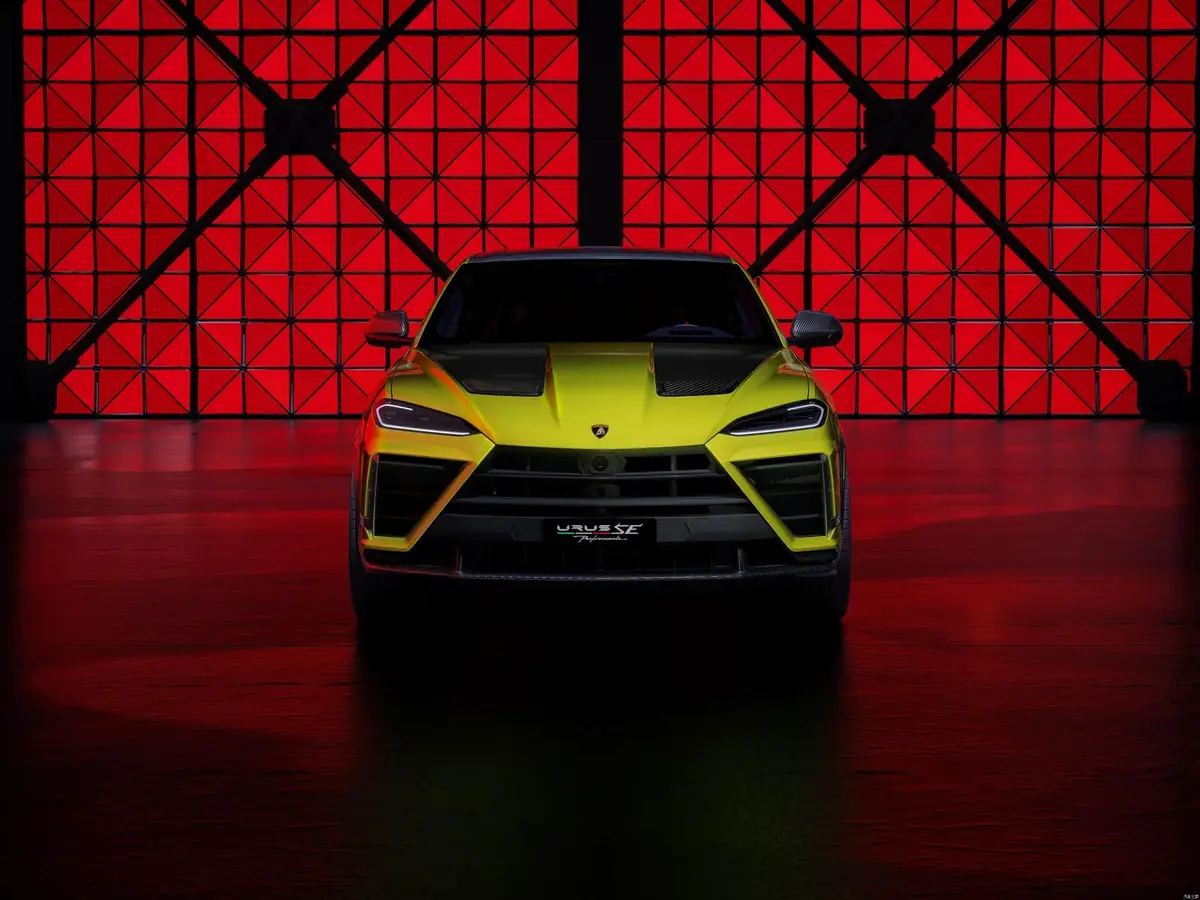 Lamborghini Urus SE (Ламборгини Урус SE) из Китая под заказ — Карбон-керамические тормоза и колёса до 23 дюймов