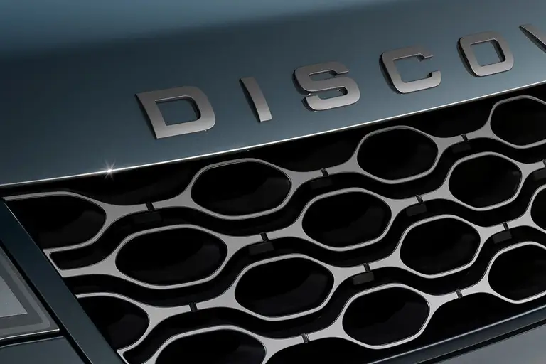 Land Rover Discovery Sport из Китая под заказ — Решётка радиатора