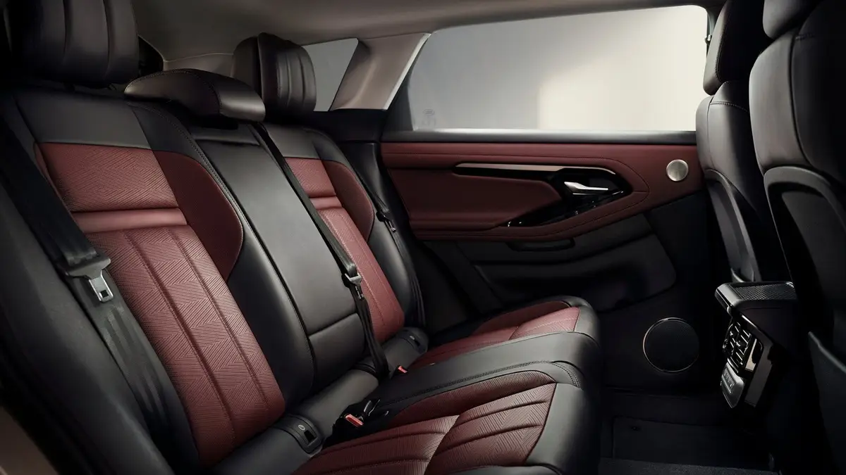 Land Rover Range Rover Evoque из Китая под заказ — задний ряд сидений с двухцветной обивкой