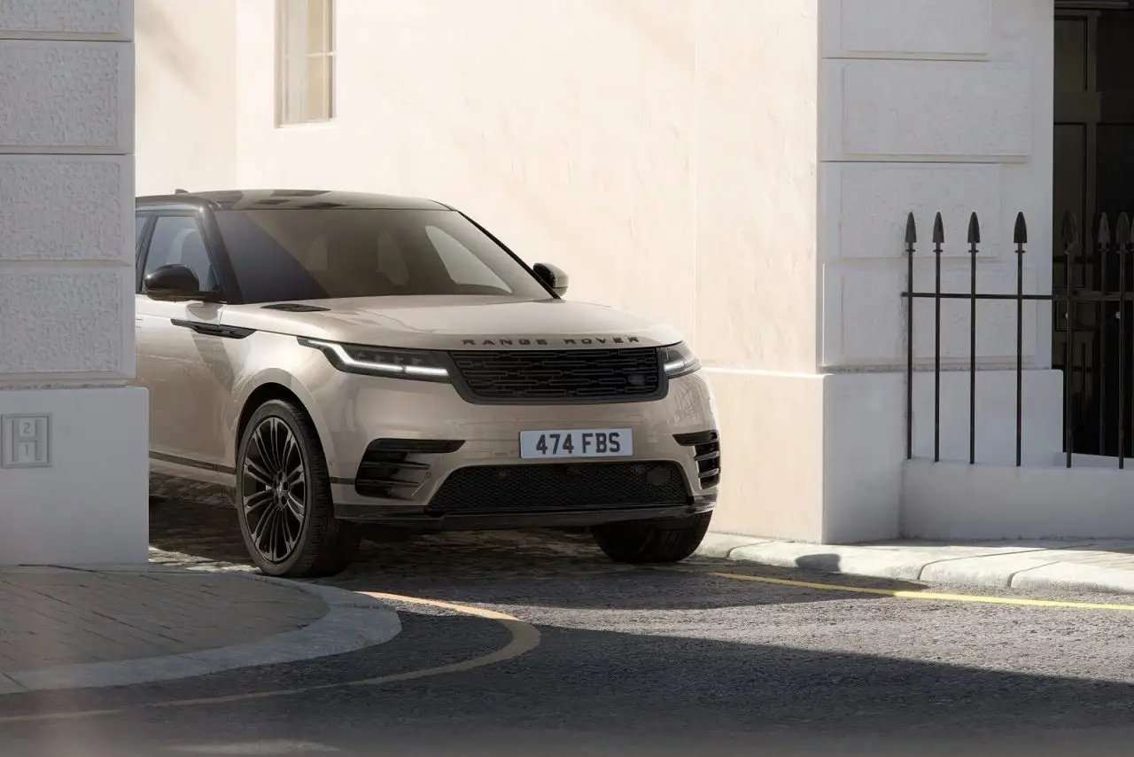 Land Rover Range Rover Velar из Китая под заказ — вид спереди в три четверти