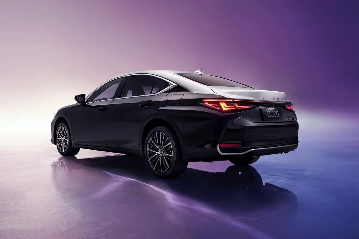Lexus ES (Лексус ES) из Китая под заказ — Осмотр новой машины: ЛКП и колёса