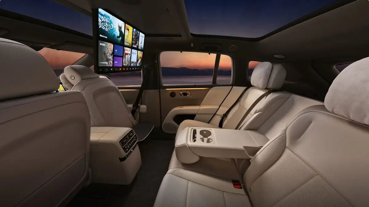 Lixiang i6 (Лисян i6) из Китая под заказ — Li Auto i6 — вид спереди в три четверти