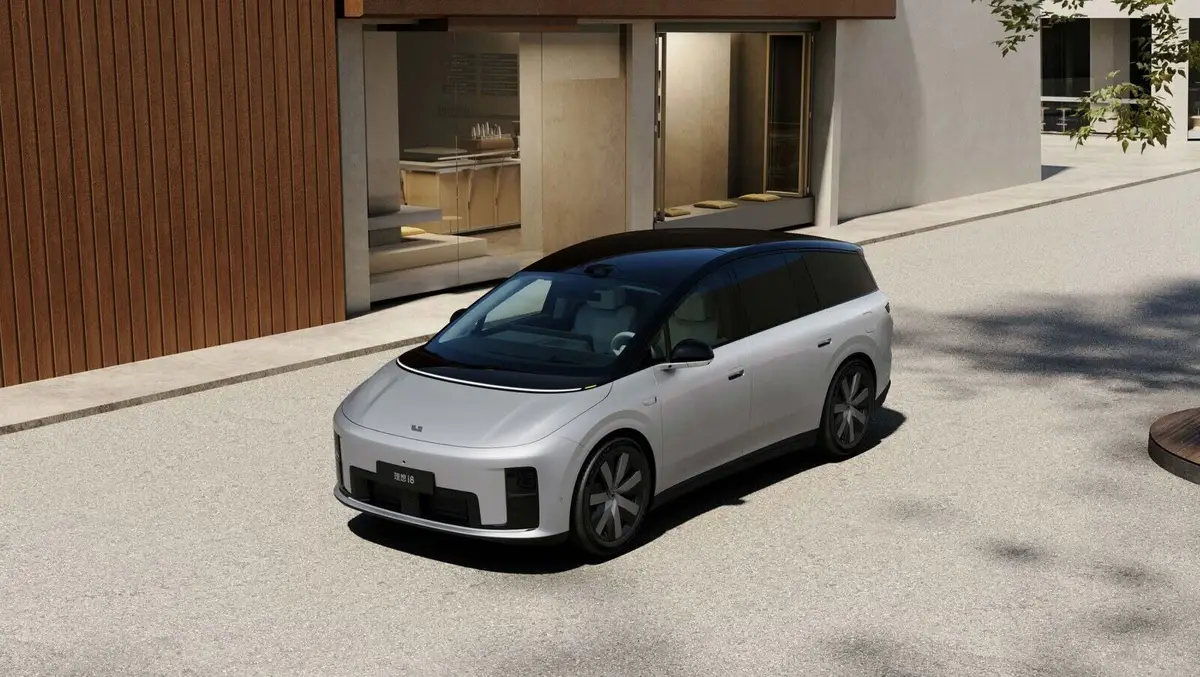Lixiang i8 (Лисян i8) из Китая под заказ — Li Auto i8 — вид спереди в три четверти