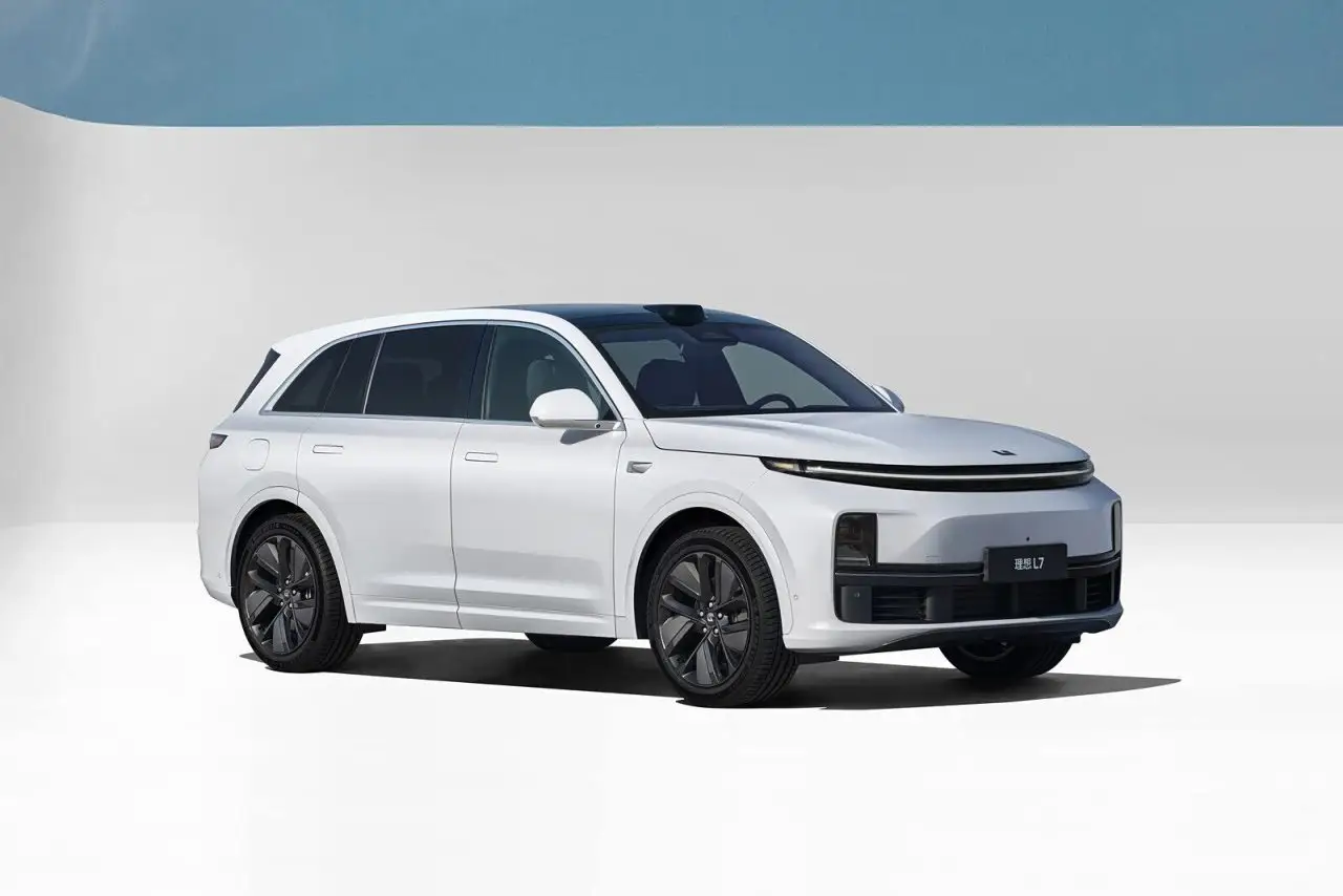 Lixiang L7 (Лисян L7) из Китая под заказ — Li Auto L7 — вид спереди в три четверти