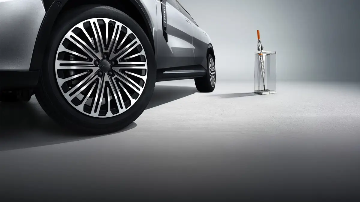 Lynk & Co 08 из Китая под заказ — Как выглядит городской SUV снаружи: фары, диски, отсек для проводов
