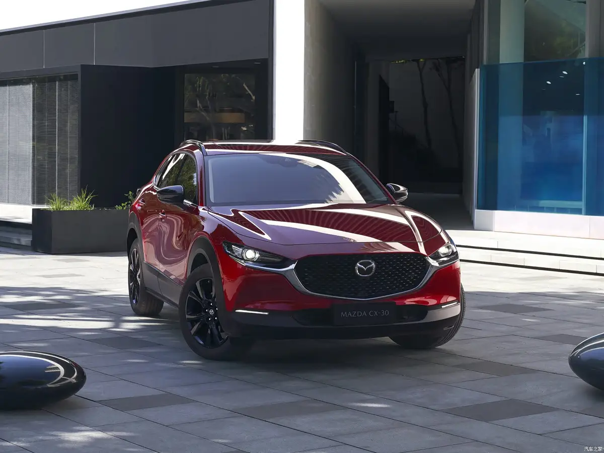 Заказ бензиновых и дизельных автомобилей из Китая — Mazda CX-30, вид снаружи