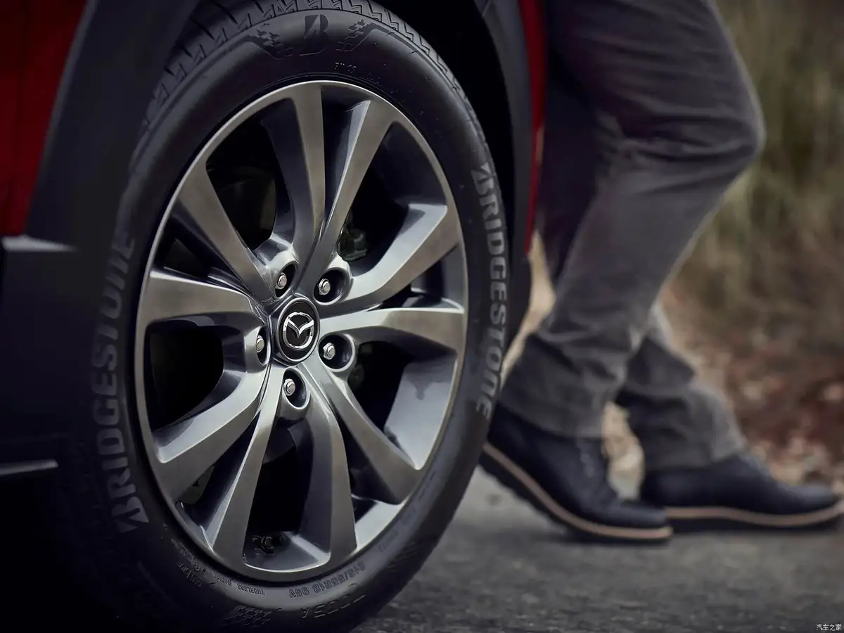 Mazda CX-30 (Мазда CX-30) из Китая под заказ — Как ведёт себя CX-30 на дороге: подвеска и тормоза