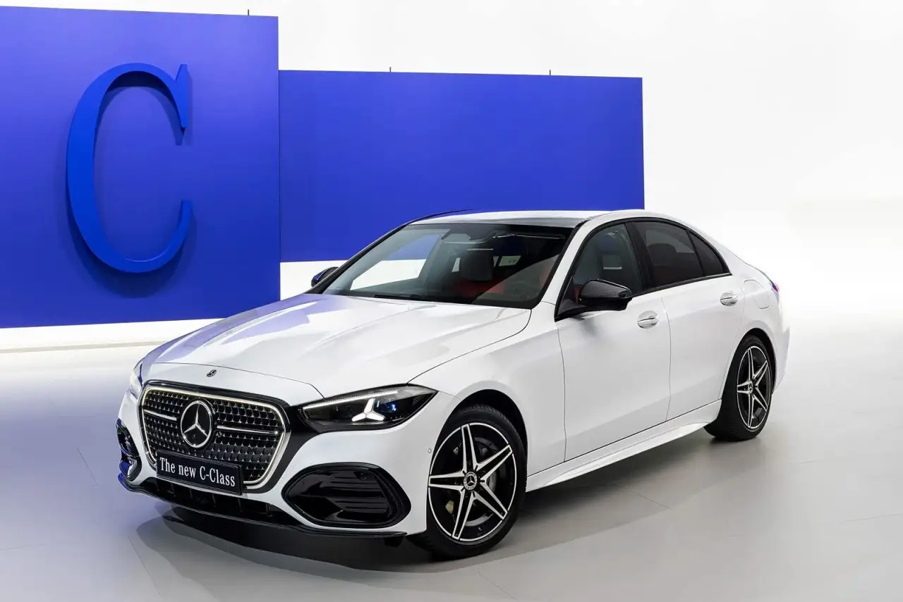 Mercedes-Benz C-Class (Мерседес C-Класс) из Китая под заказ — вид спереди в три четверти