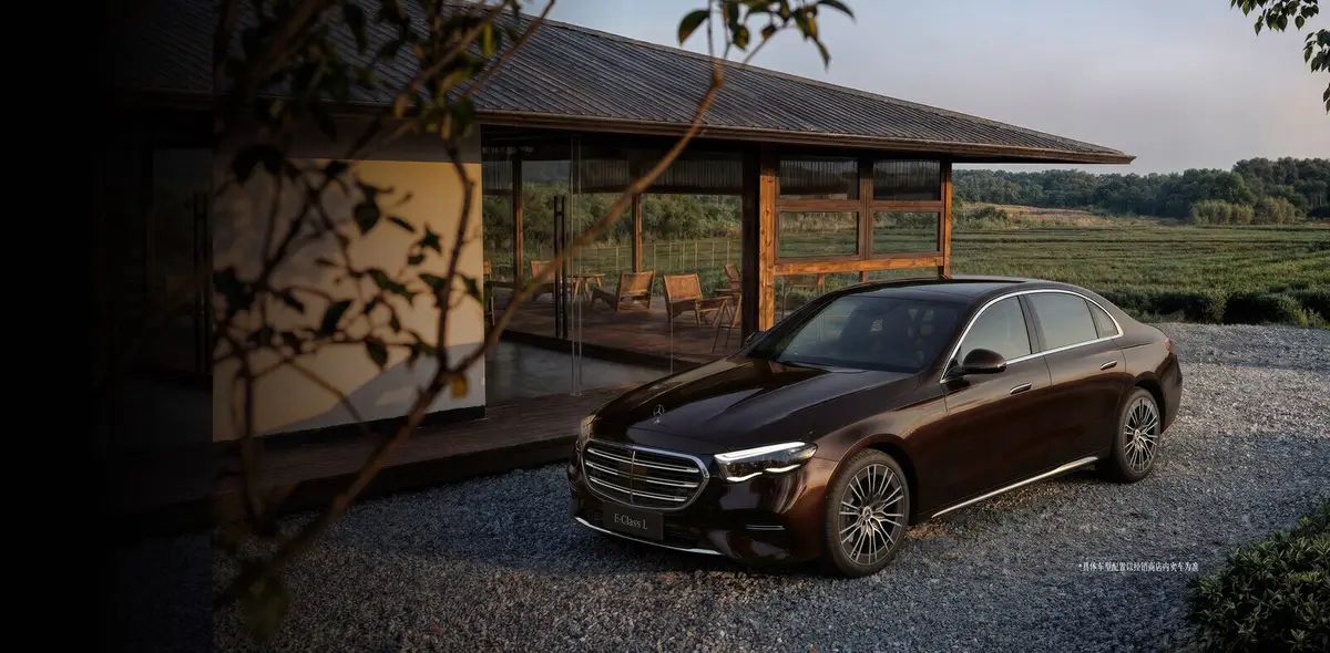 Mercedes-Benz E-Class (Мерседес E-Класс) из Китая под заказ — L — вид спереди в три четверти