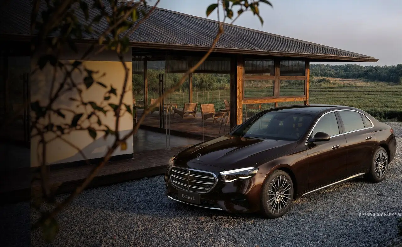 Mercedes-Benz E-Class (Мерседес E-Класс) из Китая под заказ — L — вид спереди в три четверти