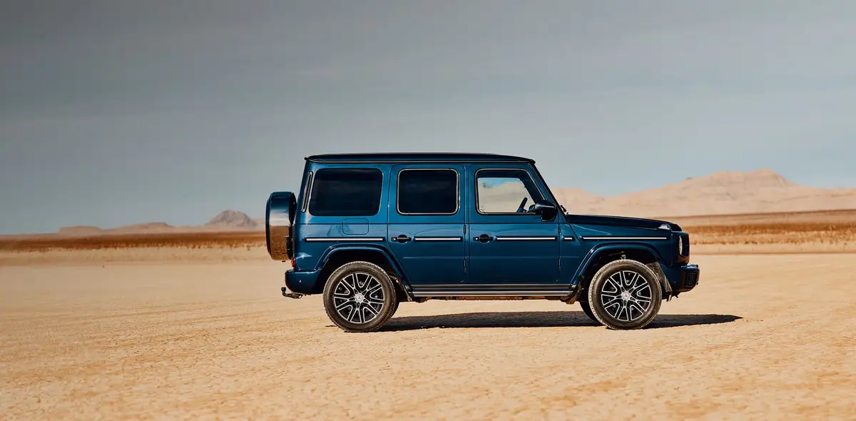Mercedes-Benz G-Class (Мерседес G-Класс) из Китая под заказ — вид сбоку в пустыне