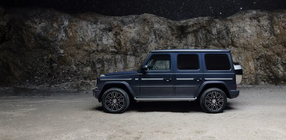 Mercedes-Benz G-Class (Мерседес G-Класс) из Китая под заказ — вид сбоку на фоне скалы