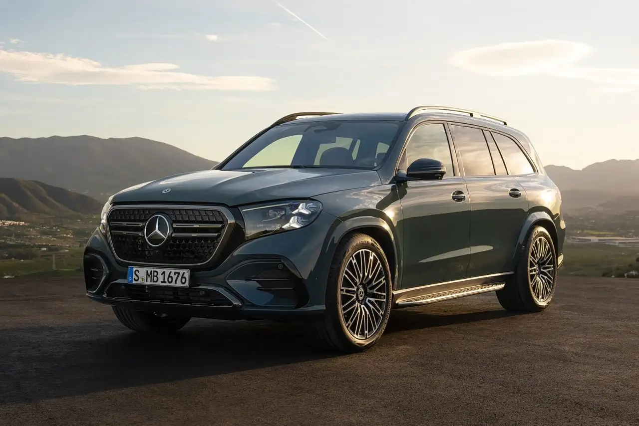 Mercedes-Benz GLS (Мерседес GLS) из Китая под заказ — вид спереди в три четверти