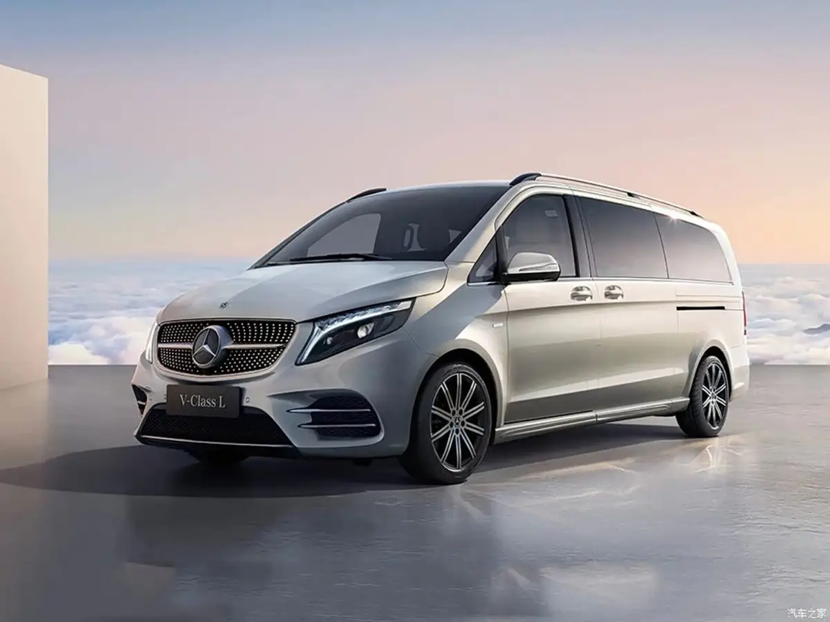 Mercedes-Benz V-Class 300L из Китая под заказ — Mercedes-Benz V 300 L — вид спереди в три четверти