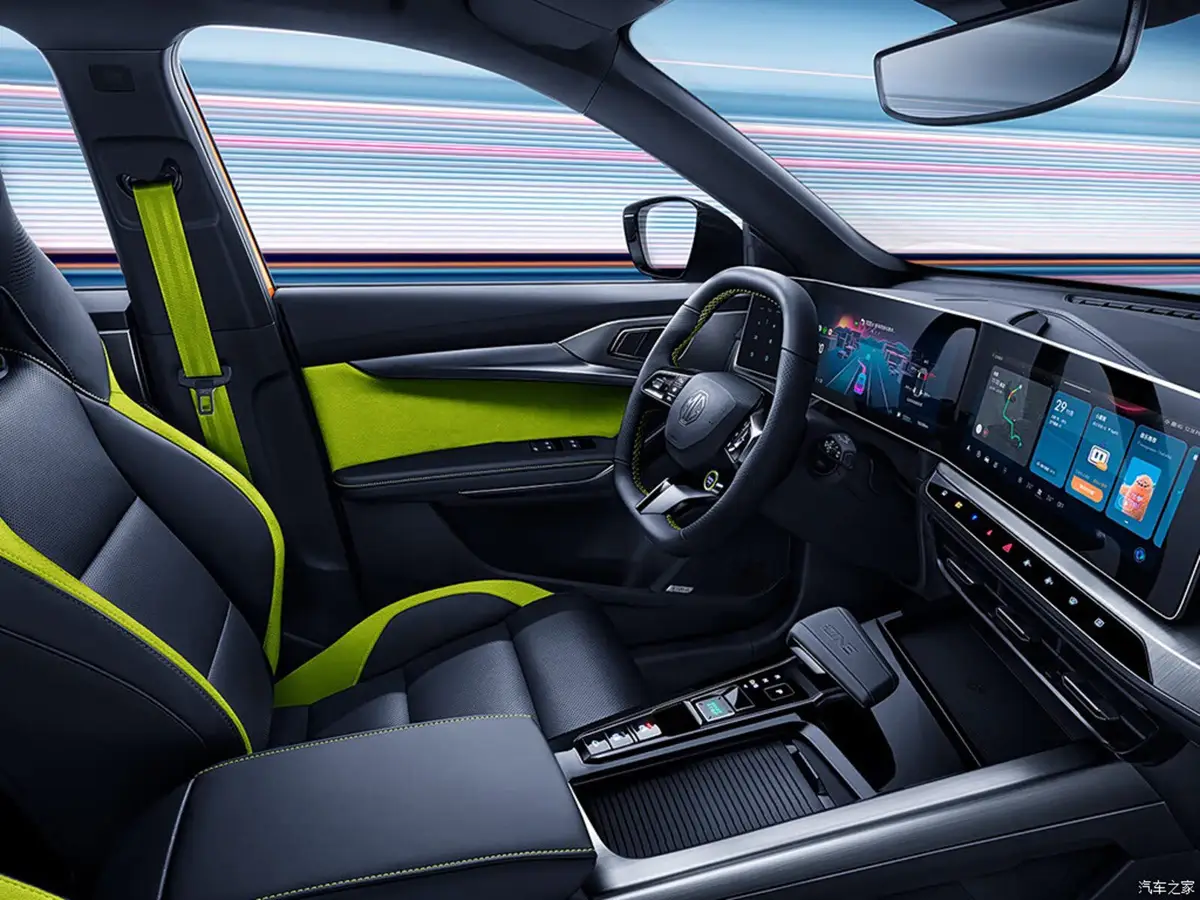 MG One из Китая под заказ — Салон: три экрана на 30 дюймов и звук Yamaha