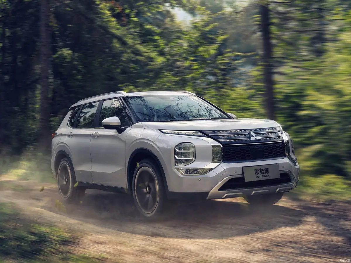 Mitsubishi Outlander (Митсубиси Outlander) из ОАЭ под заказ — Новый под заказ или Outlander с пробегом