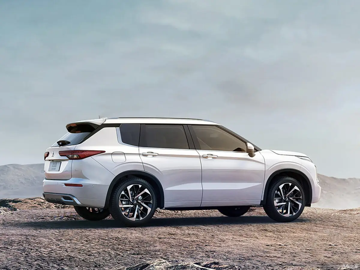 Mitsubishi Outlander (Митсубиси Outlander) из ОАЭ под заказ — Ассистенты Outlander по версиям