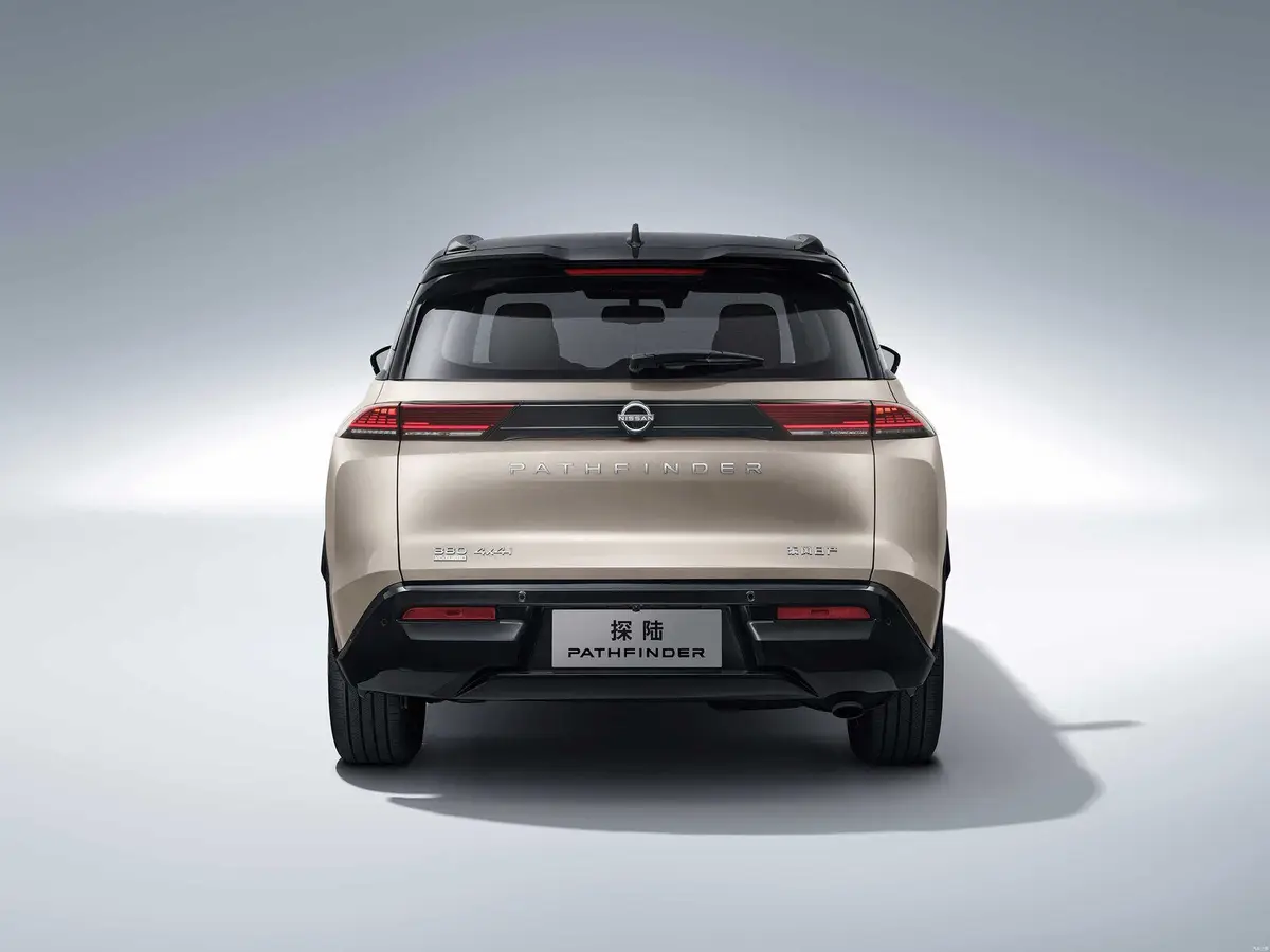 Nissan Pathfinder из Китая под заказ — салон
