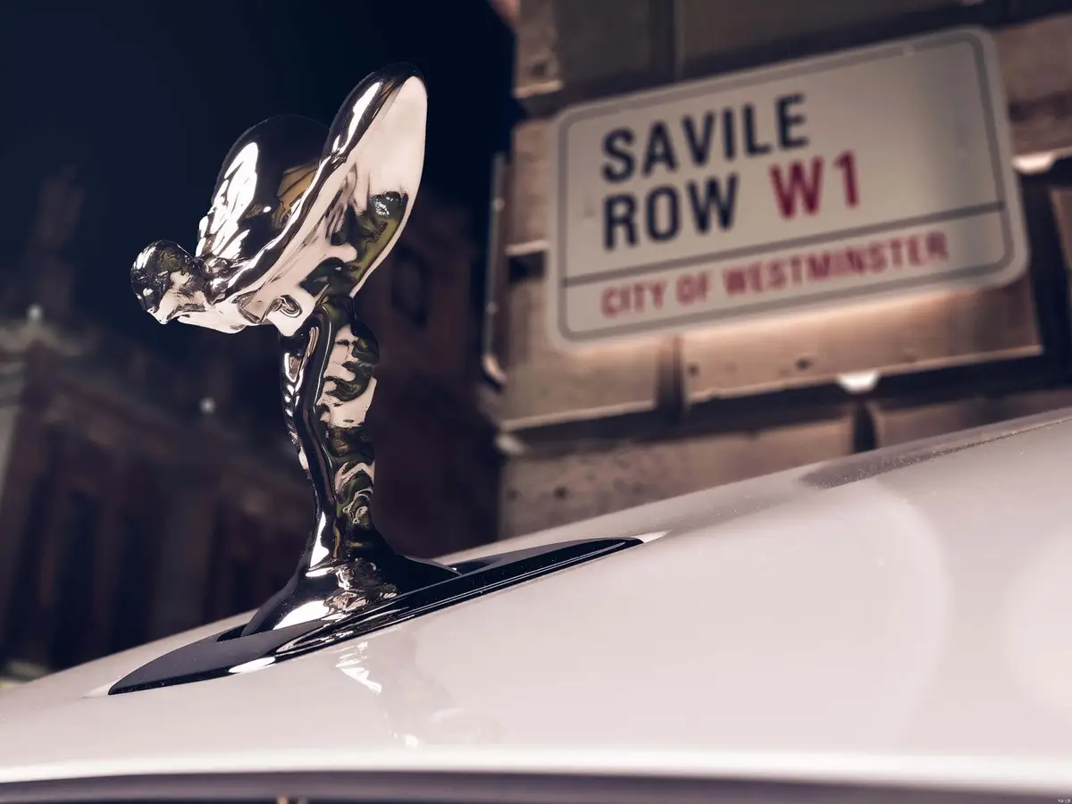 Rolls-Royce Ghost из Китая под заказ — Салон Series II: панель Spirit и потолок Starlight