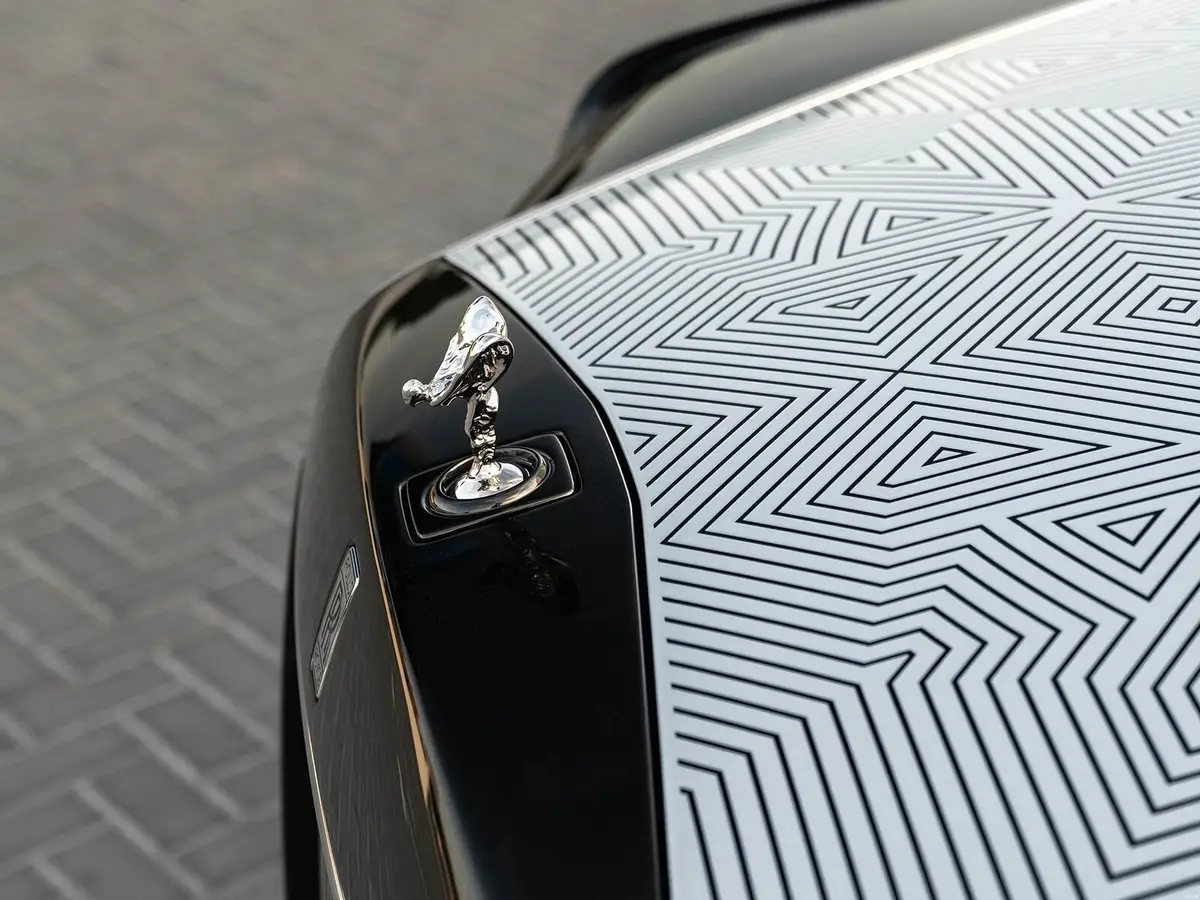 Rolls-Royce Phantom из Китая под заказ — Салон Rolls-Royce Phantom и «Галерея» под стеклом