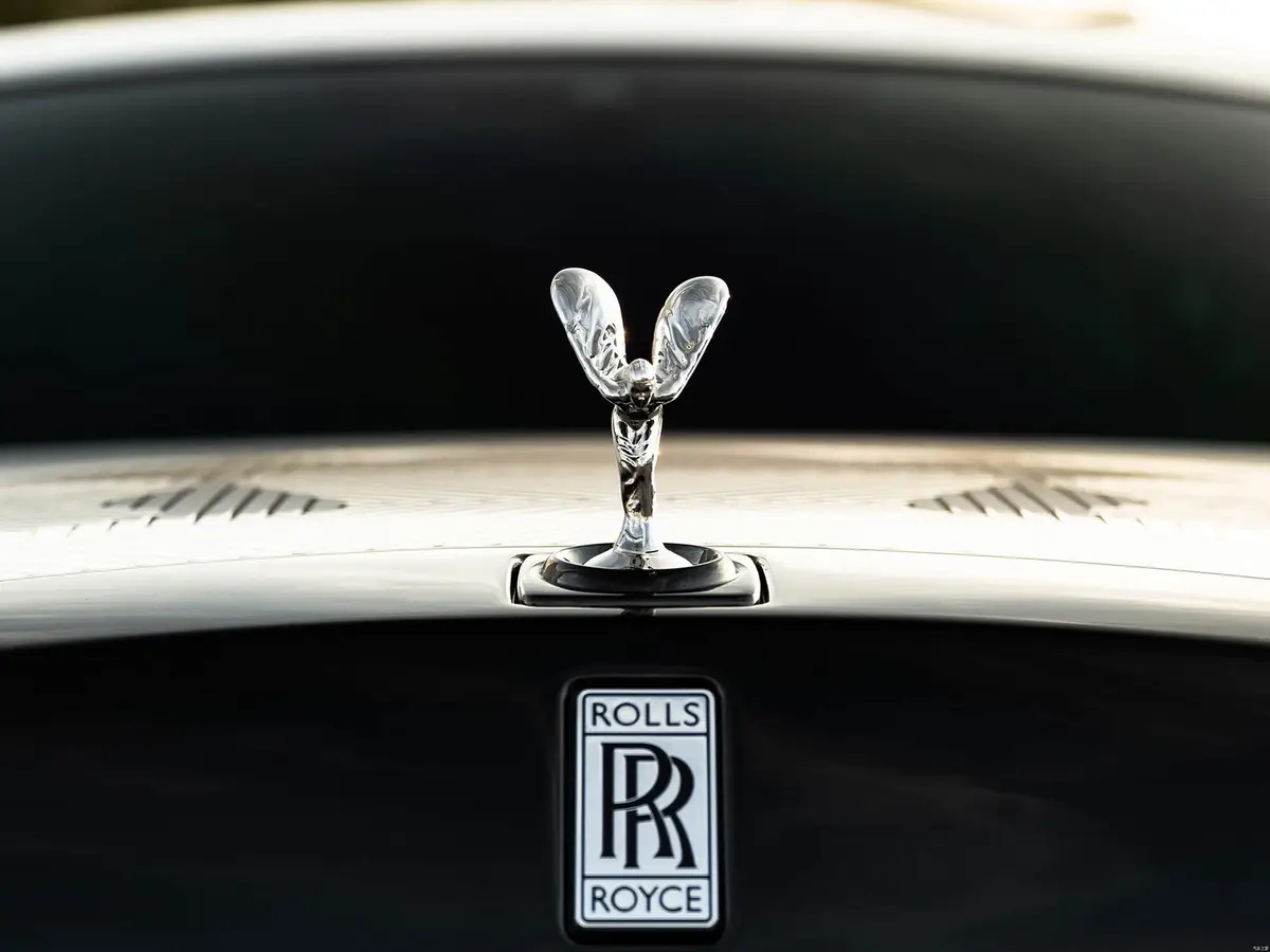 Rolls-Royce Phantom из Китая под заказ — Задний ряд: диван или кресла с массажем