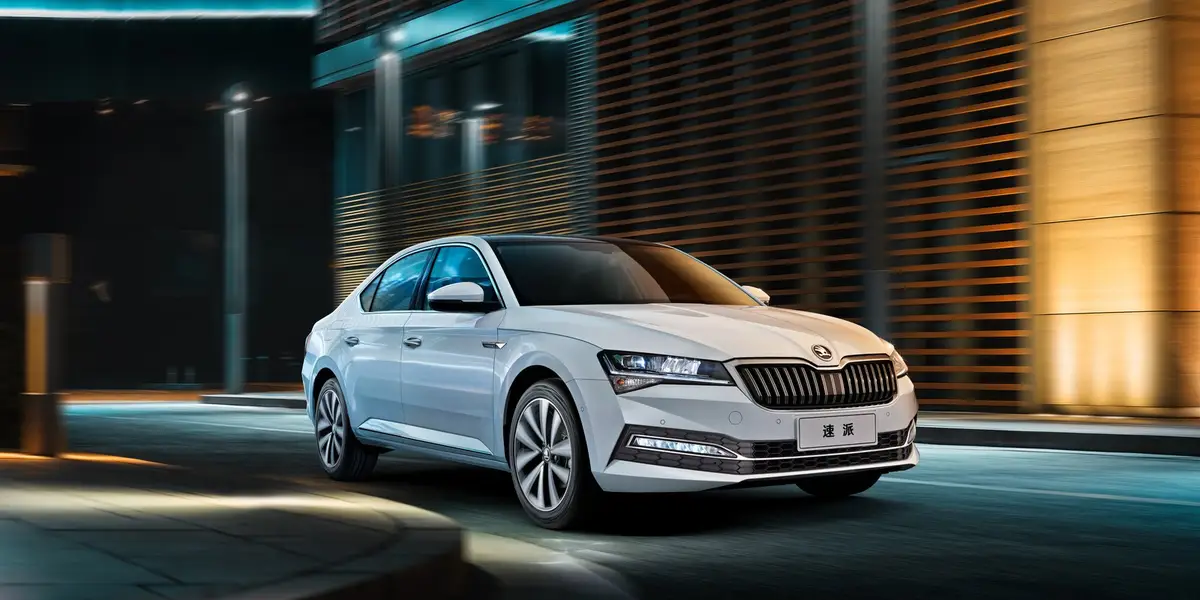 Skoda Superb (Шкода Суперб) из Китая под заказ — вид спереди три четверти