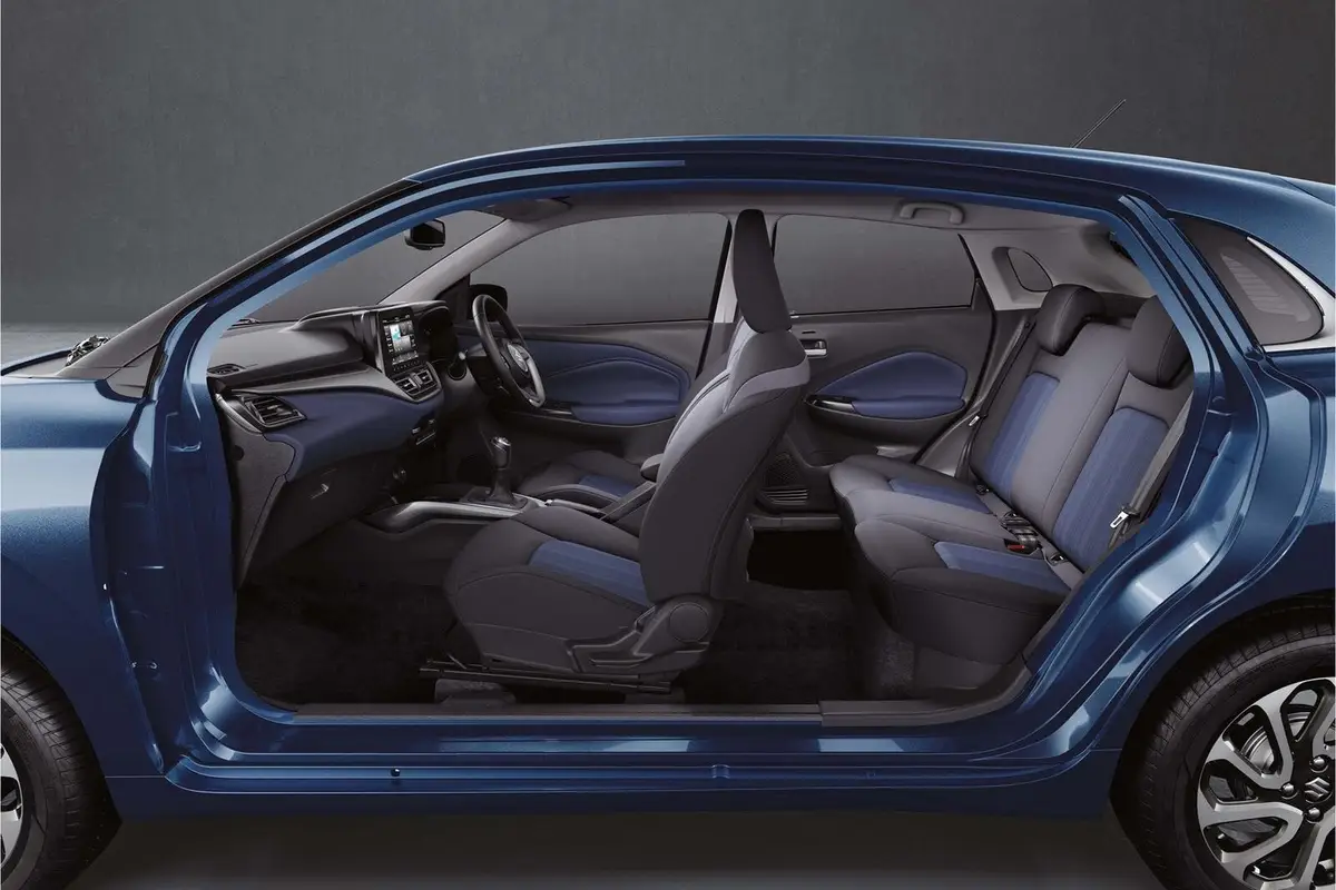 Suzuki Baleno (Сузуки Балено) из ОАЭ под заказ — салон: передние и задние сиденья в разрезе кузова