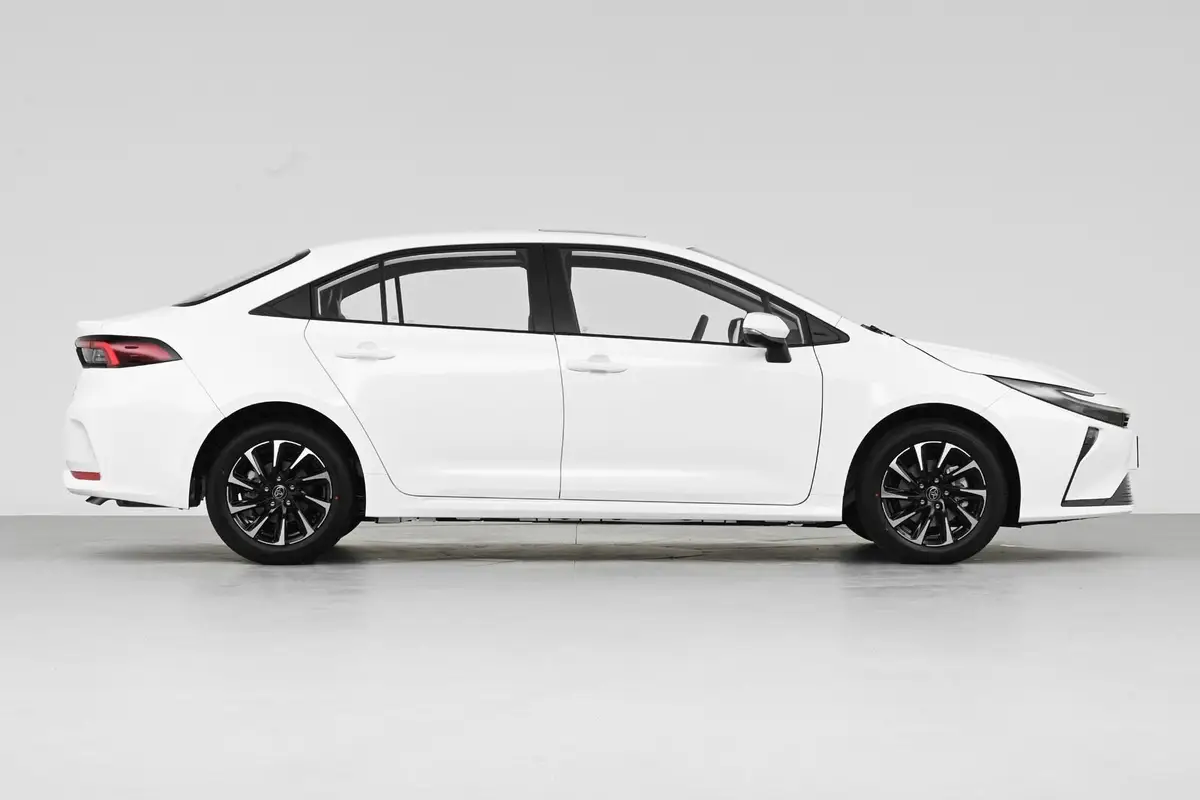 Toyota Corolla (Тойота Королла) из Китая под заказ — 2026, белый седан, вид сбоку справа
