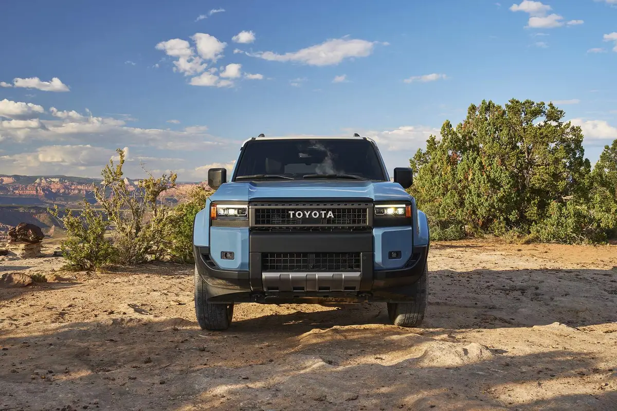 Toyota Land Cruiser Prado (Тойота Ленд Крузер Прадо) из ОАЭ под заказ — Рама TNGA-F как у Land Cruiser 300: внедорожник не спрятали