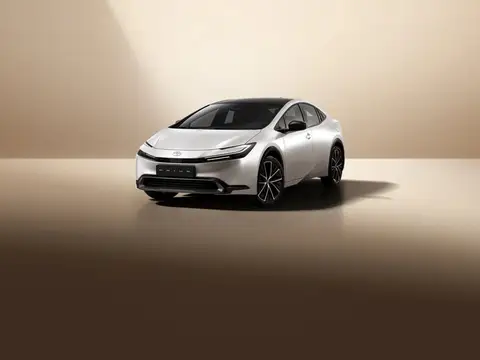 Toyota Prius 2.0 223 л.с.