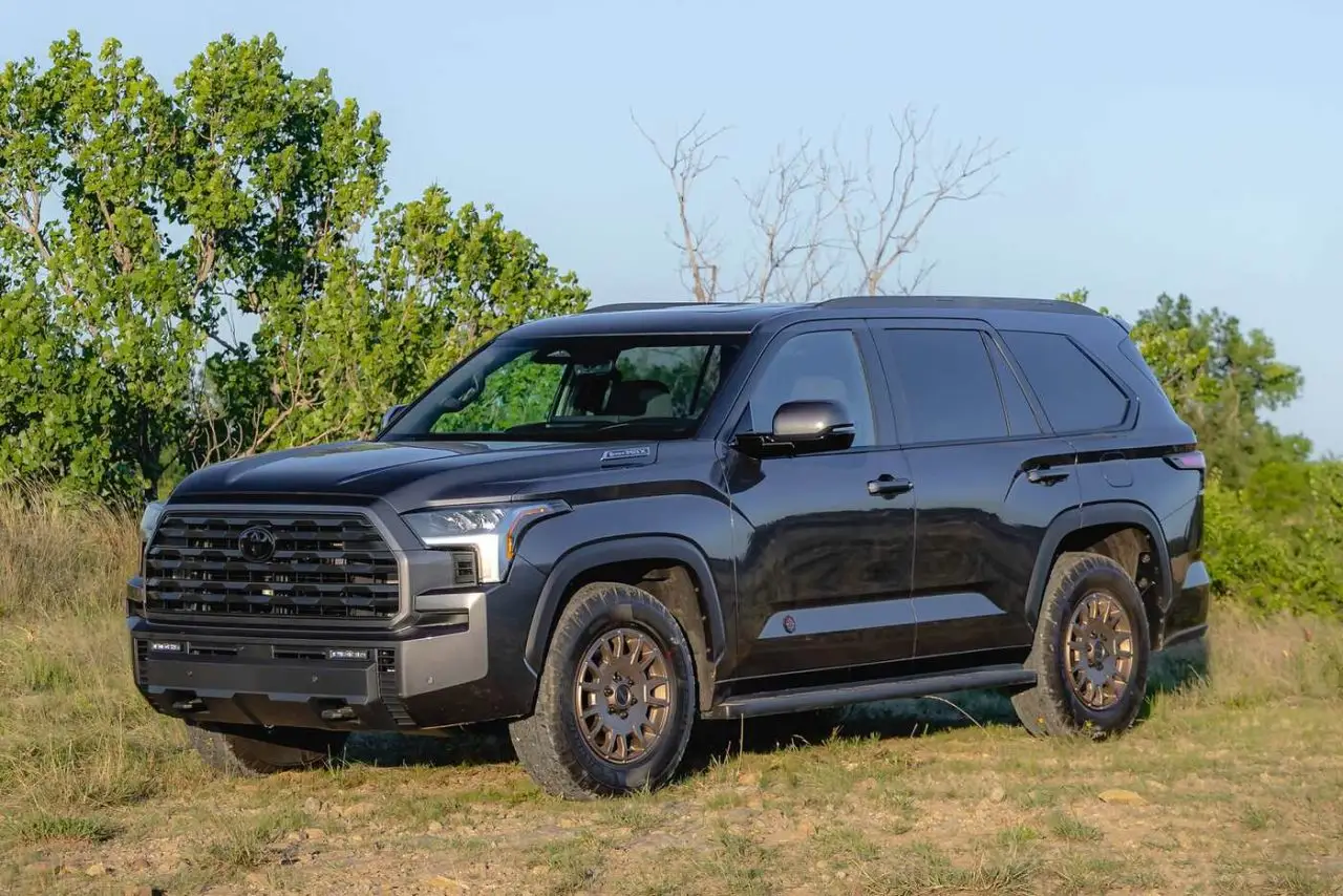 Toyota Sequoia из ОАЭ под заказ — фото 1