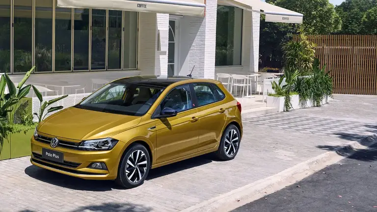 Volkswagen Polo Plus (Фольксваген Поло Плюс) из Китая под заказ — вид спереди в три четверти