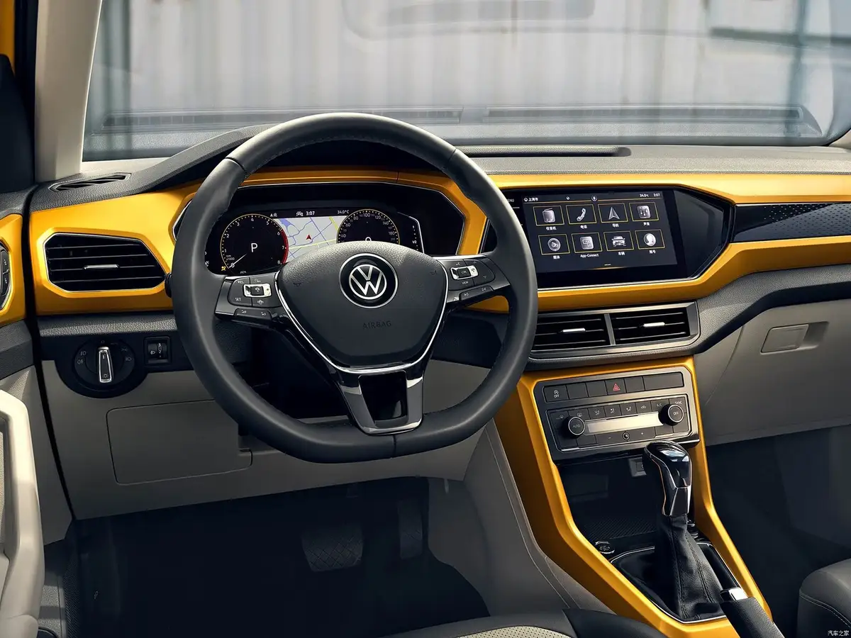 Volkswagen T-Cross (Фольксваген T-Кросс) из Китая под заказ — салон
