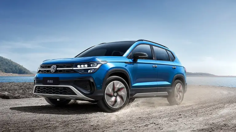 Volkswagen Tharu (Фольксваген Тхару) из Китая под заказ — на грунтовой дороге, вид спереди