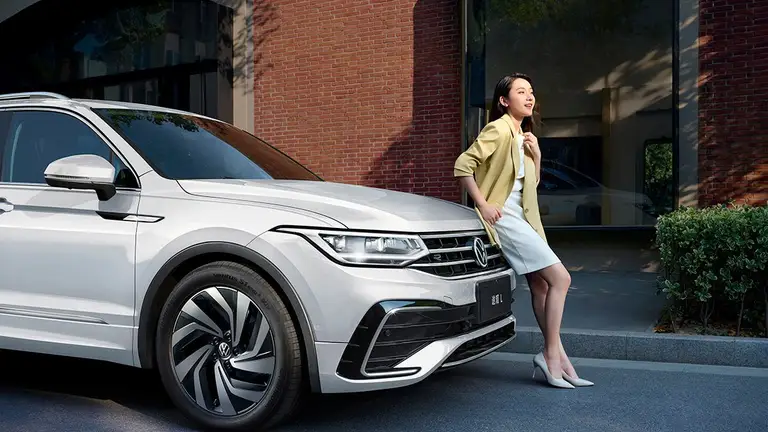 Volkswagen Tiguan L (Фольксваген Тигуан L) из Китая под заказ — вид спереди в три четверти