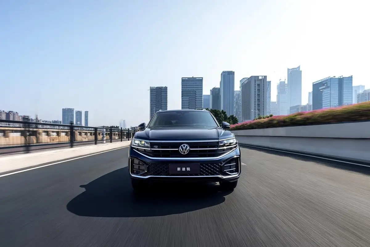 Volkswagen Touareg (Фольксваген Туарег) из Китая под заказ — Головной свет IQ.Light HD Matrix и ночное видение