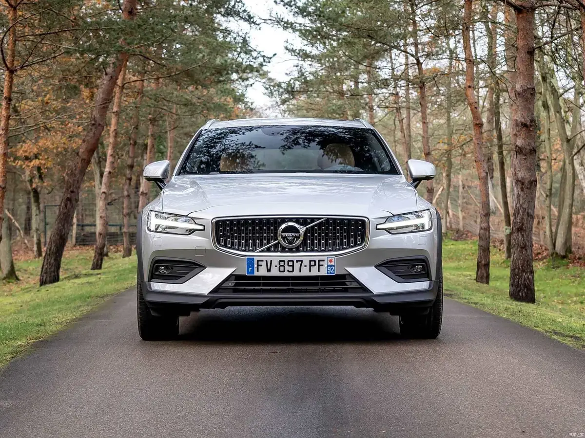 Volvo V60 Cross Country (Вольво V60 Cross Country) из Китая под заказ — Габариты V60 Cross Country