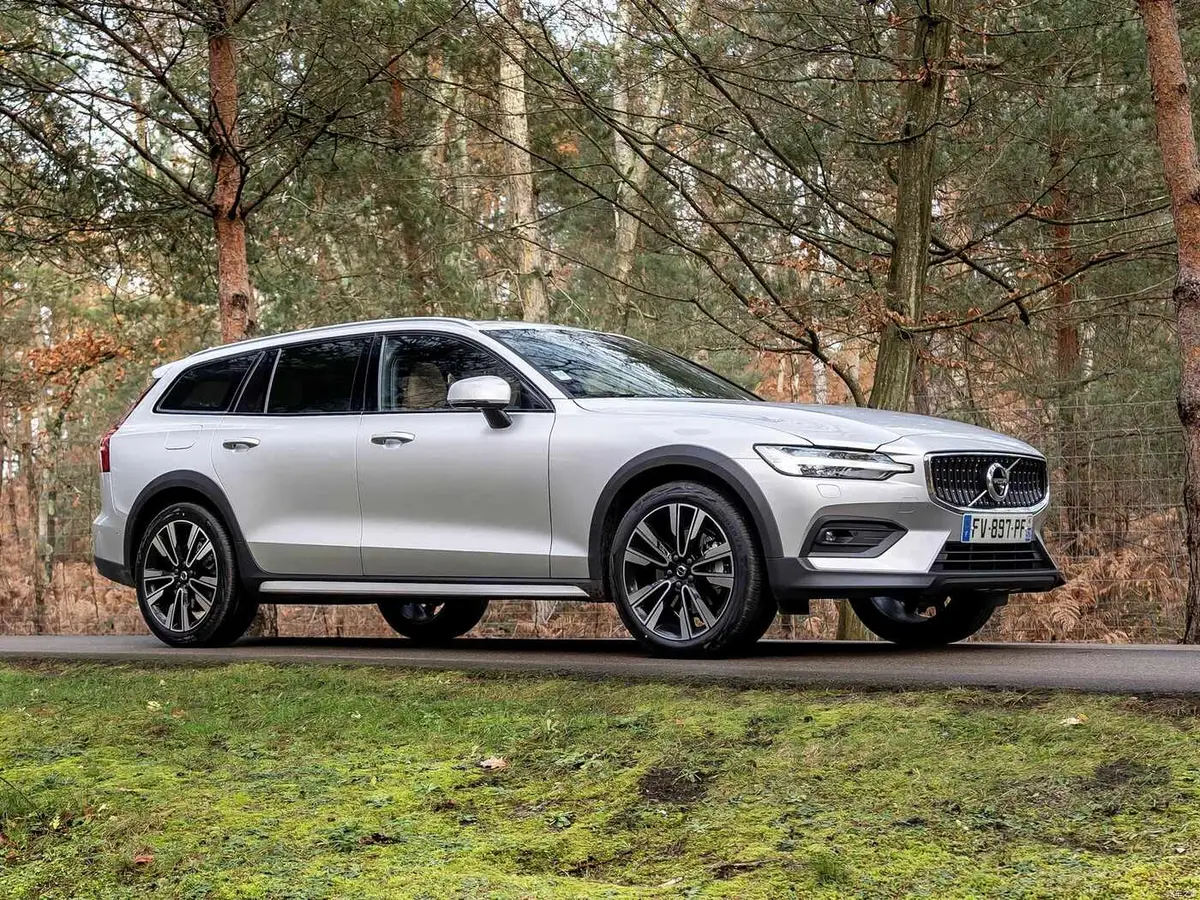 Volvo V60 Cross Country (Вольво V60 Cross Country) из Китая под заказ — Разгон 6,9 секунды и максималка 180 км/ч