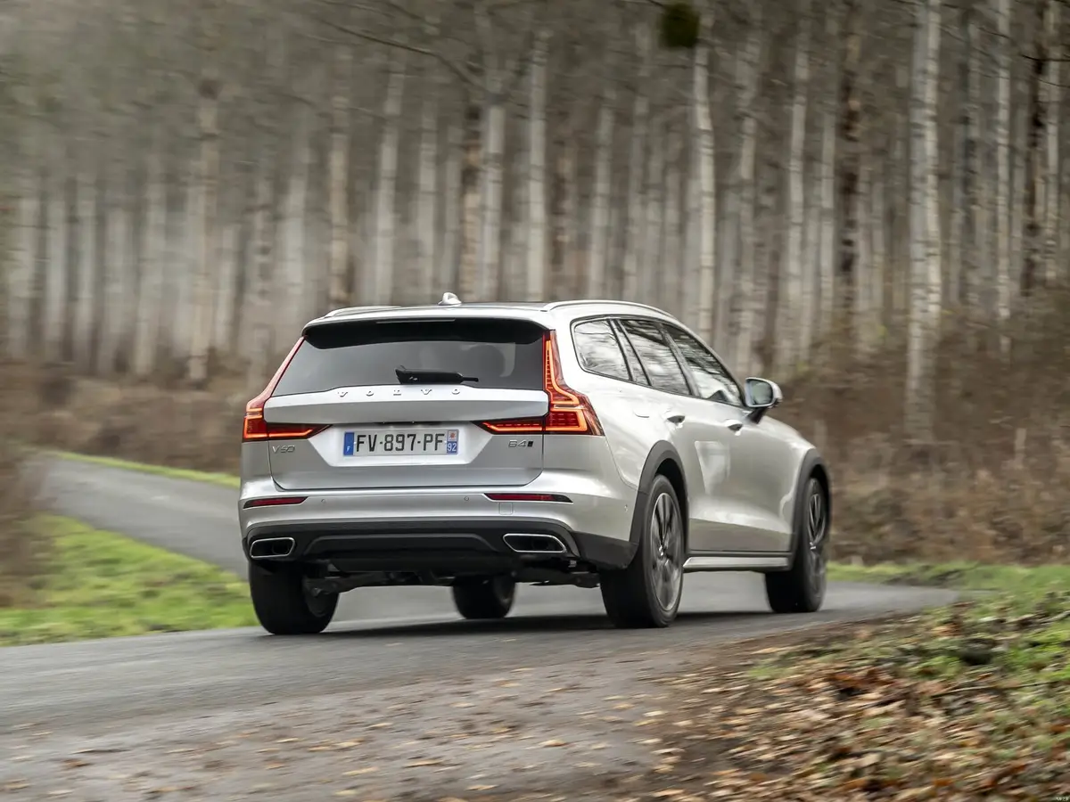 Volvo V60 Cross Country (Вольво V60 Cross Country) из Китая под заказ — Багажник и практичность универсала
