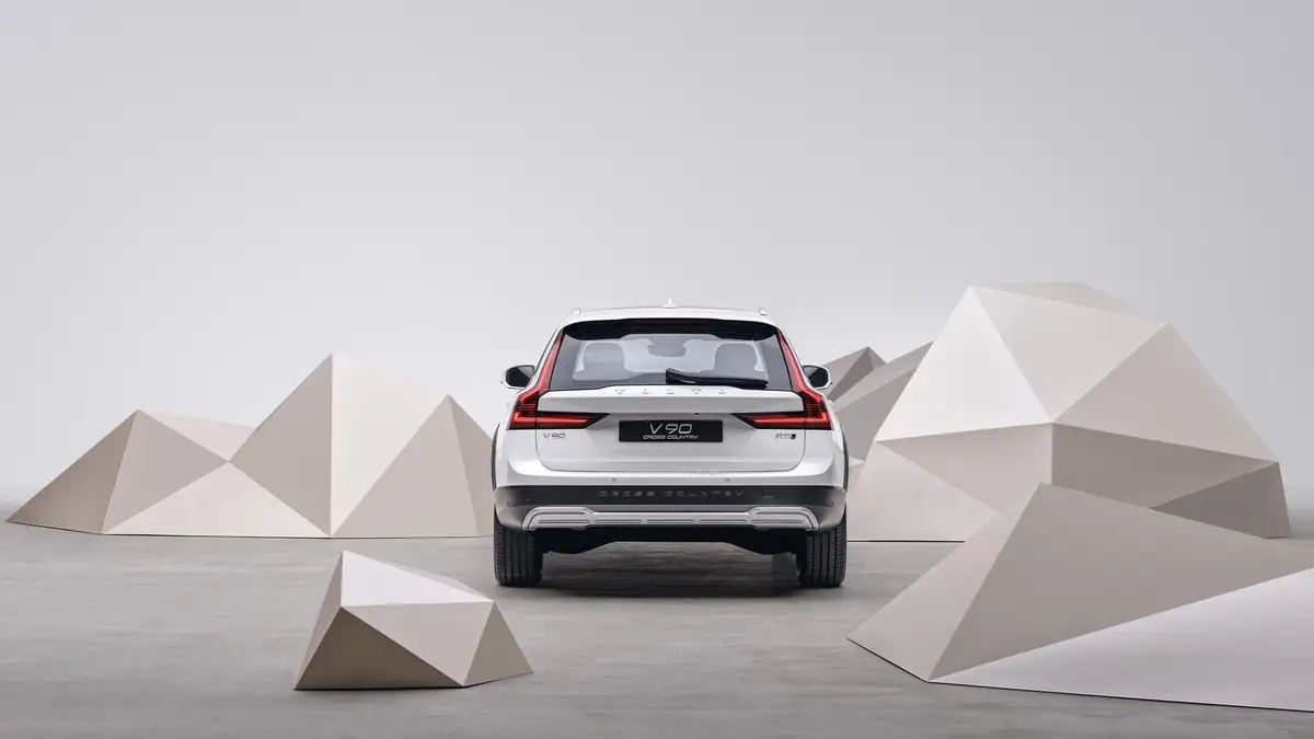 Volvo V90 Cross Country (Вольво V90 Cross Country) из Китая под заказ — белый универсал, вид сзади