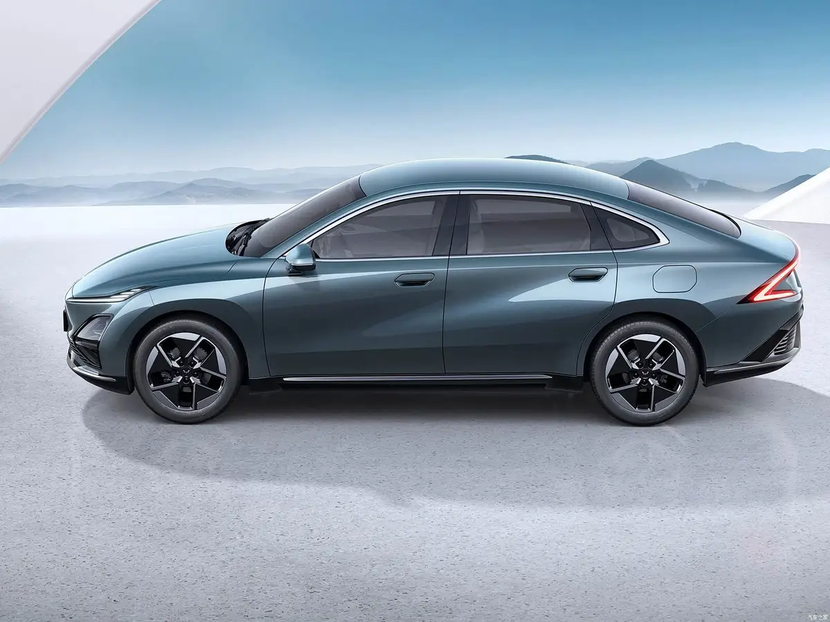 Wuling Starlight из Китая под заказ — Что за марка Wuling и почему Starlight для неё важен