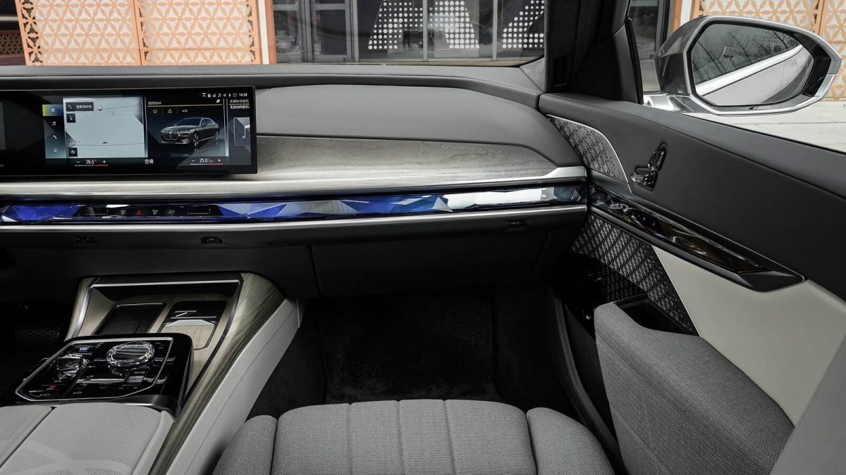 BMW i7 на заказ из Китая