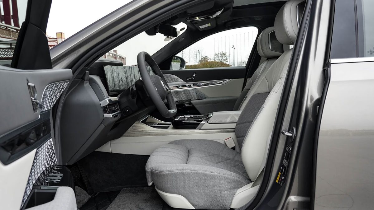 BMW i7 на заказ из Китая
