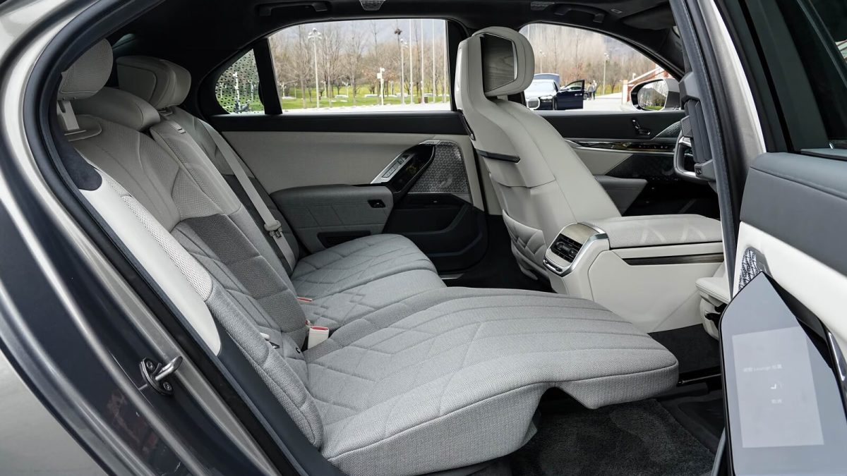 BMW i7 на заказ из Китая