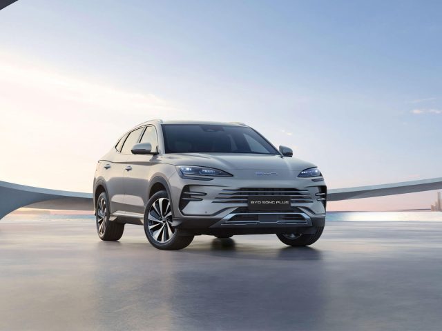 BYD Song Plus DM-i 2026 у современной архитектуры